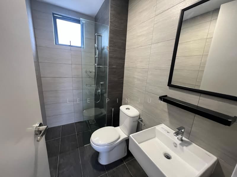 Servis Apartment untuk Disewa di Suria Garden - Lee Pinjun - Bathroom - PropertyGuru.com.my