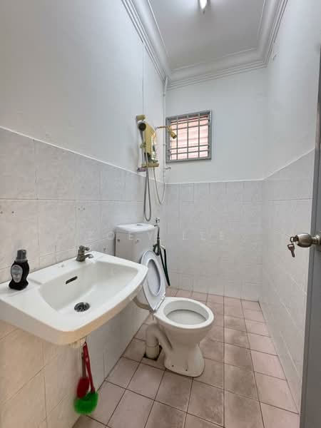 1-storey Terraced House for Sale in Kulai (Johor) - Zoey Lee - Bathroom - PropertyGuru.com.my