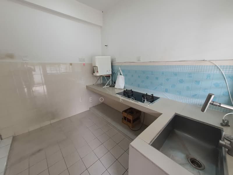 2-storey Terraced House for Sale in Bandar Putra Permai (Seri Kembangan) - Leo Koh - Kitchen - PropertyGuru.com.my