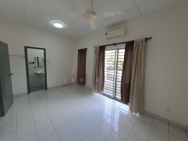 2-storey Terraced House for Sale in Bandar Putra Permai (Seri Kembangan) - Leo Koh - Interior - PropertyGuru.com.my
