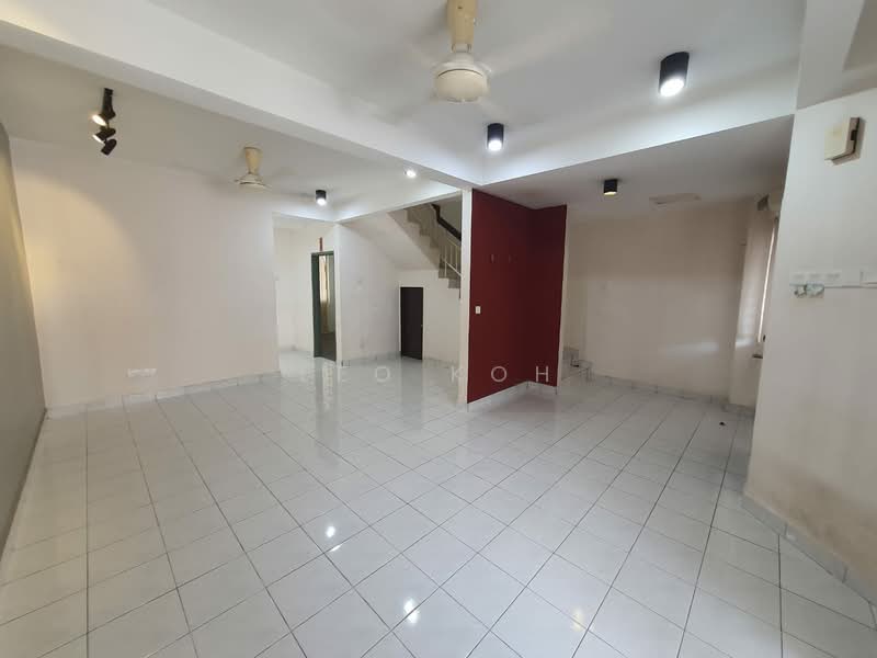 2-storey Terraced House for Sale in Bandar Putra Permai (Seri Kembangan) - Leo Koh - Living Room - PropertyGuru.com.my