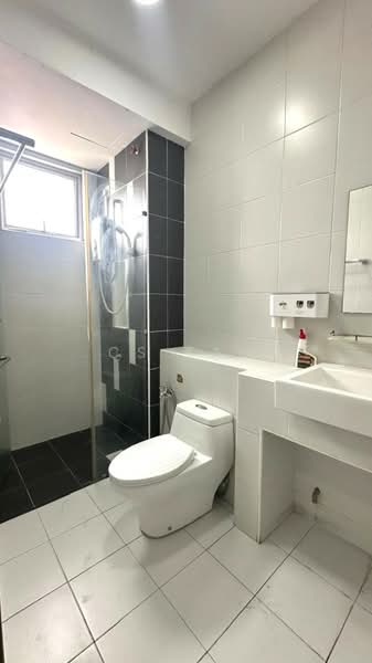 Pangsapuri untuk Disewa di Permas Ville Apartment - CS Tan - Bathroom - PropertyGuru.com.my