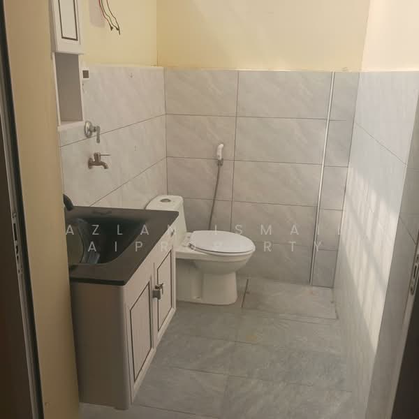 Terraced House for Sale in Skudai (Johor) - Azlan Ismail aiproperty - Bathroom - PropertyGuru.com.my