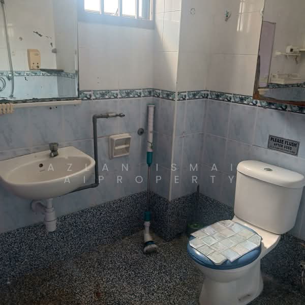 Terraced House for Sale in Skudai (Johor) - Azlan Ismail aiproperty - Bathroom - PropertyGuru.com.my