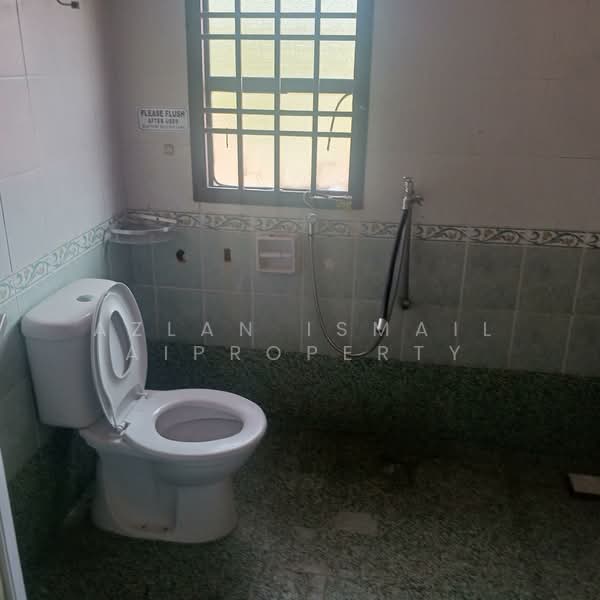 Terraced House for Sale in Skudai (Johor) - Azlan Ismail aiproperty - Bathroom - PropertyGuru.com.my