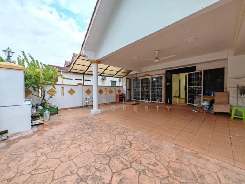 Terraced House for Sale in Skudai (Johor) - Azlan Ismail aiproperty - Exterior - PropertyGuru.com.my