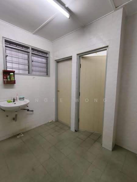 Semi-D Factory for Rent in Kawasan Perindustrian Sri Rapat (Ipoh) - Angie Wong - Bathroom - PropertyGuru.com.my