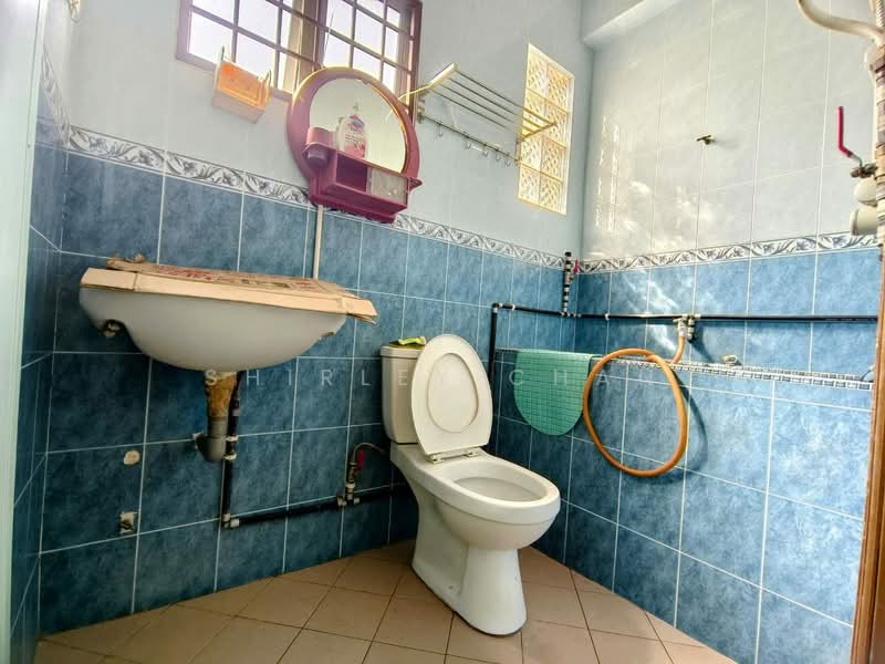 Terraced House for Sale in Kuala Selangor (Selangor) - Shirley Chan - Bathroom - PropertyGuru.com.my