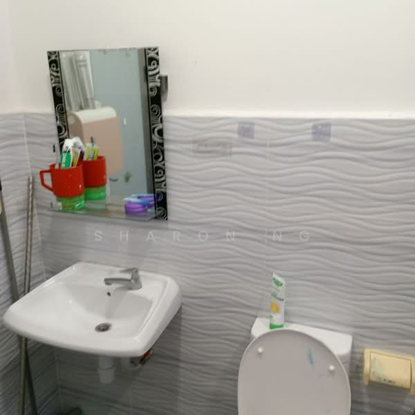 Rumah Teres 2 Tingkat untuk Dijual di Bandar Baru Permas Jaya - Sharon Ng - Bathroom - PropertyGuru.com.my