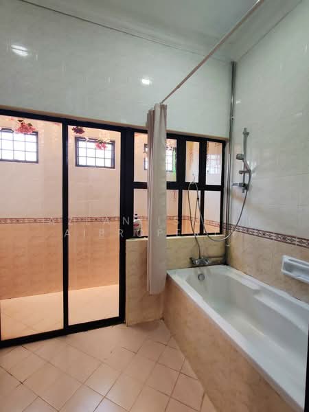 2-storey Terraced House for Sale in Taman Perling (Perling) - Azlan Ismail aiproperty - Bathroom - PropertyGuru.com.my