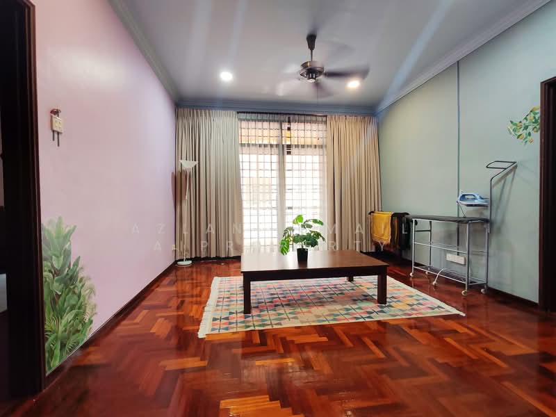 2-storey Terraced House for Sale in Taman Perling (Perling) - Azlan Ismail aiproperty - Living Room - PropertyGuru.com.my