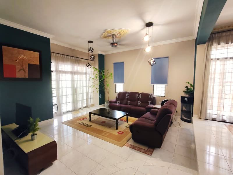 2-storey Terraced House for Sale in Taman Perling (Perling) - Azlan Ismail aiproperty - Living Room - PropertyGuru.com.my