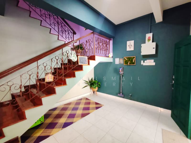 2-storey Terraced House for Sale in Taman Perling (Perling) - Azlan Ismail aiproperty - Entrance - PropertyGuru.com.my