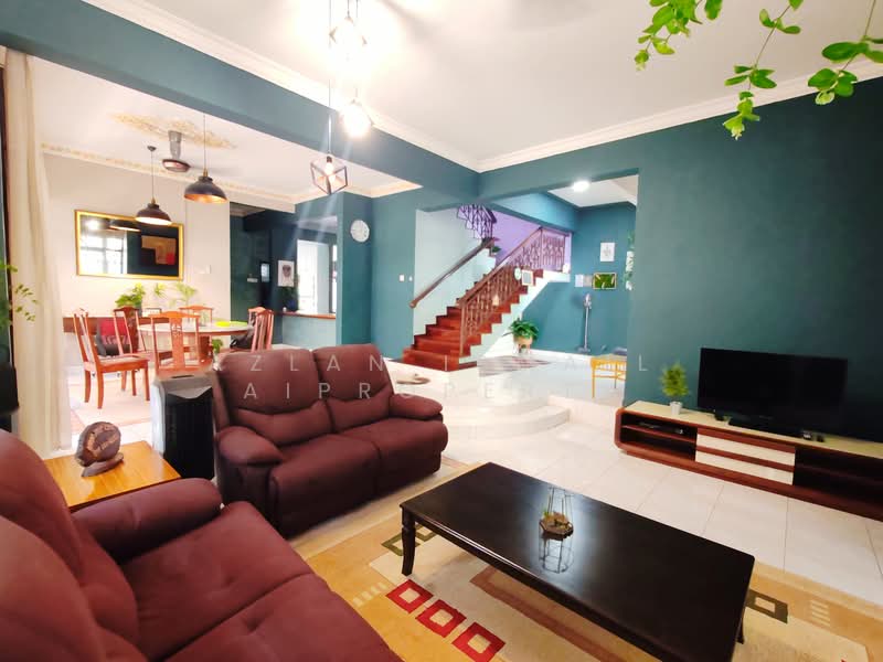 2-storey Terraced House for Sale in Taman Perling (Perling) - Azlan Ismail aiproperty - Living Room - PropertyGuru.com.my