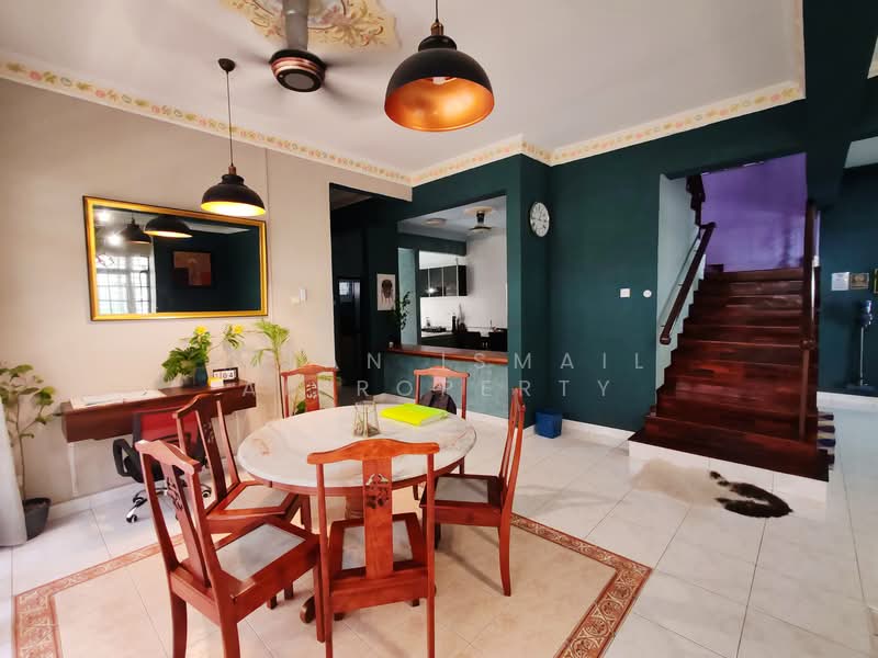 2-storey Terraced House for Sale in Taman Perling (Perling) - Azlan Ismail aiproperty - Dining Room - PropertyGuru.com.my
