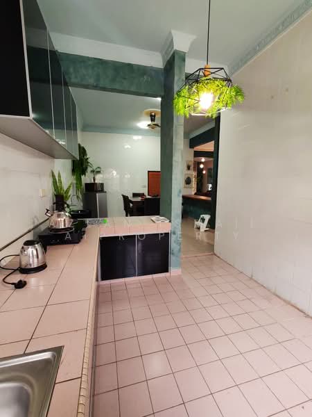 2-storey Terraced House for Sale in Taman Perling (Perling) - Azlan Ismail aiproperty - Kitchen - PropertyGuru.com.my