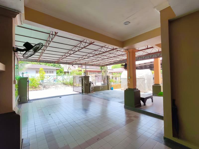2-storey Terraced House for Sale in Taman Perling (Perling) - Azlan Ismail aiproperty - Car Park - PropertyGuru.com.my