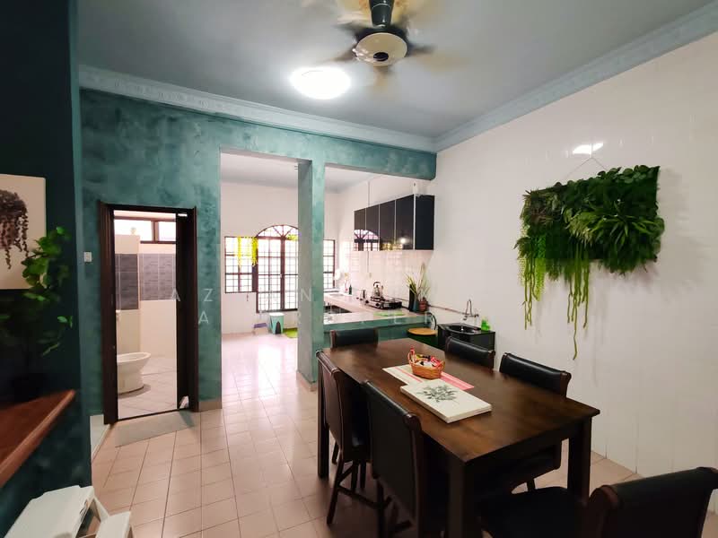 2-storey Terraced House for Sale in Taman Perling (Perling) - Azlan Ismail aiproperty - Kitchen - PropertyGuru.com.my