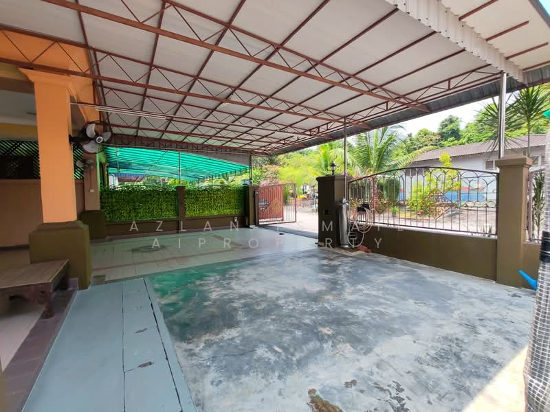 2-storey Terraced House for Sale in Taman Perling (Perling) - Azlan Ismail aiproperty - Car Park - PropertyGuru.com.my