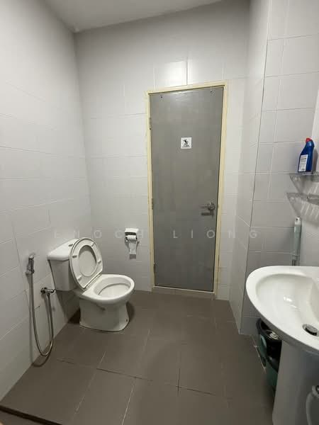 Servis Apartment untuk Disewa di Palazio - Enoch Liong - Bathroom - PropertyGuru.com.my