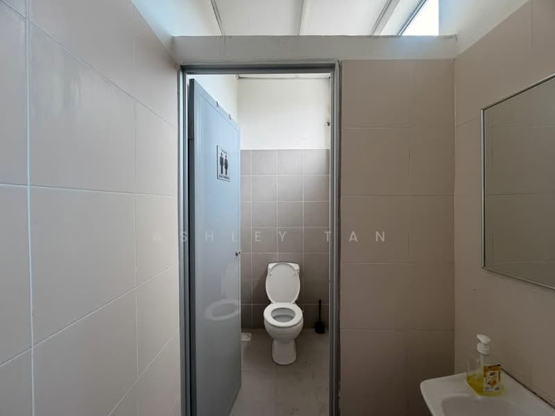 Terrace Factory for Rent in Kawasan Perindustrian Batu Kawan (Simpang Ampat) - Ashley Tan - Bathroom - PropertyGuru.com.my