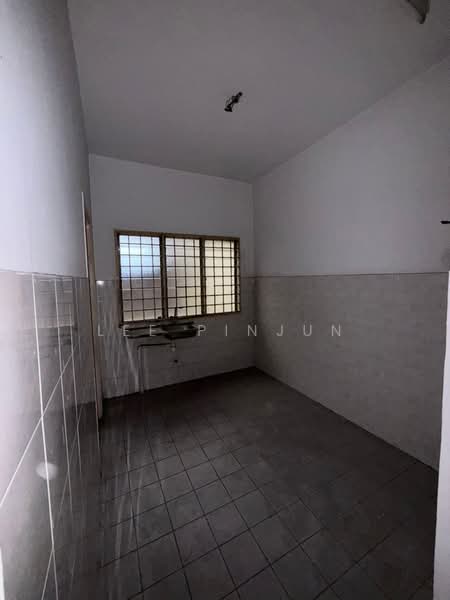 Rumah Teres 2 Tingkat untuk Dijual di TAMAN PUCHONG UTAMA (Puchong) - Lee Pinjun - Kitchen - PropertyGuru.com.my