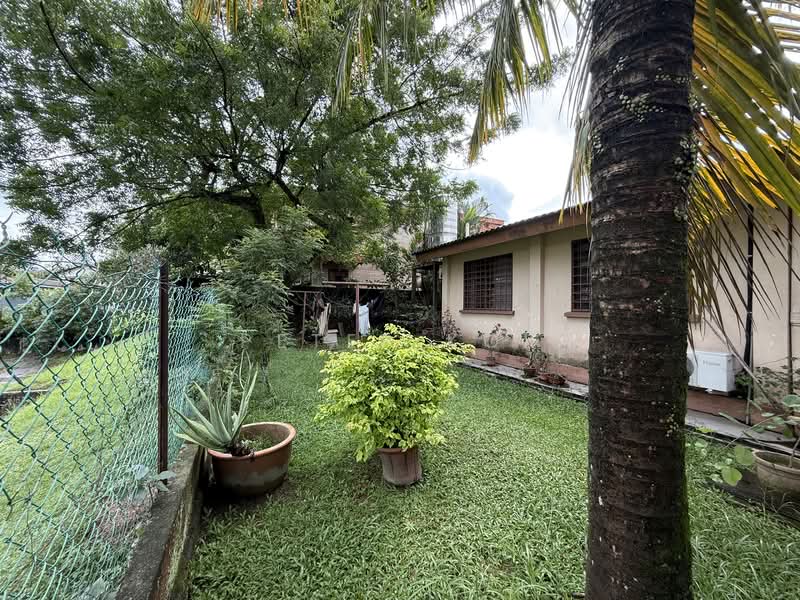 Bungalow for Sale in Seksyen 6 (Petaling Jaya) - Peter Kok - Greenery view @ the back garden - PropertyGuru.com.my