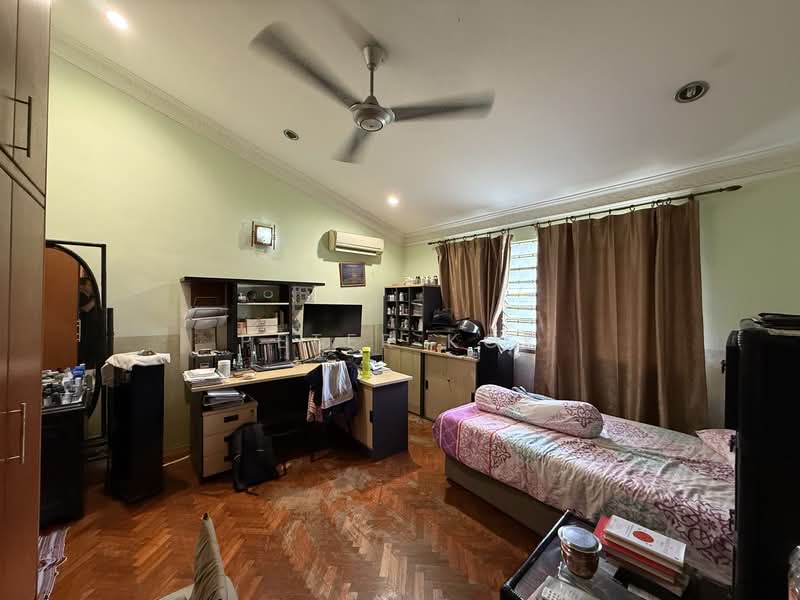 Bungalow for Sale in Seksyen 6 (Petaling Jaya) - Peter Kok - Master Bedroom - PropertyGuru.com.my