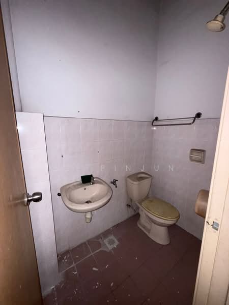 2-storey Terraced House for Sale in TAMAN PUCHONG UTAMA (Puchong) - Lee Pinjun - Bathroom - PropertyGuru.com.my