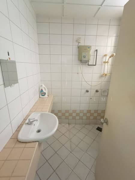 Kondominium untuk Dijual di Armanee - Hazwan Hilmi - Bathroom - PropertyGuru.com.my