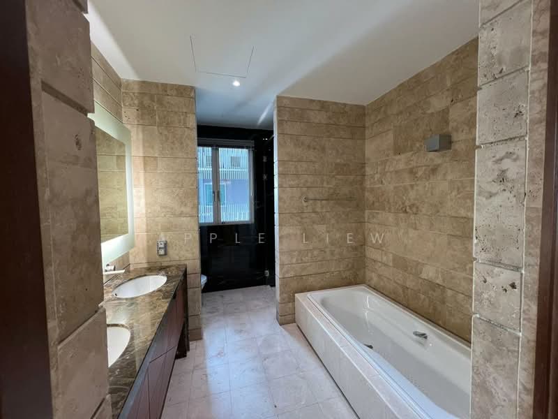 Kondominium untuk Dijual di Dua Residency - Apple Liew - Bathroom - PropertyGuru.com.my