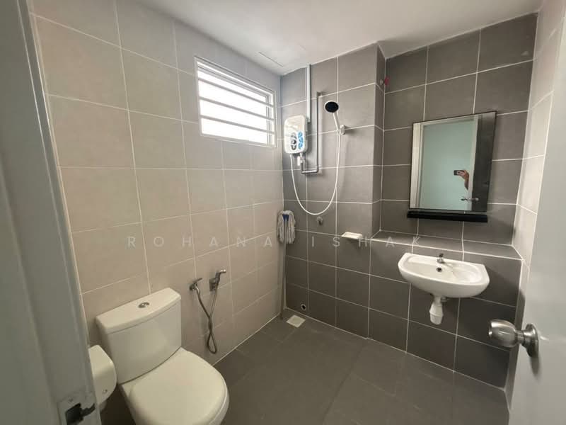 Rumah Teres untuk Disewa di Kuala Selangor (Selangor) - Rohana Ishak - Bathroom - PropertyGuru.com.my