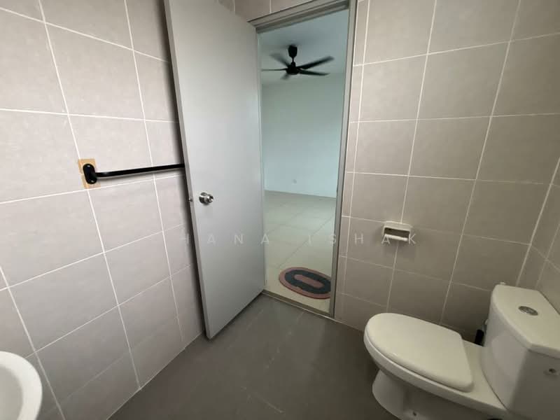 Rumah Teres untuk Disewa di Kuala Selangor (Selangor) - Rohana Ishak - Bathroom - PropertyGuru.com.my