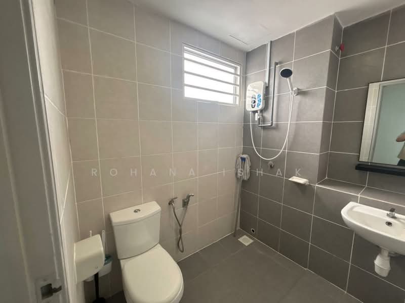 Rumah Teres untuk Disewa di Kuala Selangor (Selangor) - Rohana Ishak - Bathroom - PropertyGuru.com.my