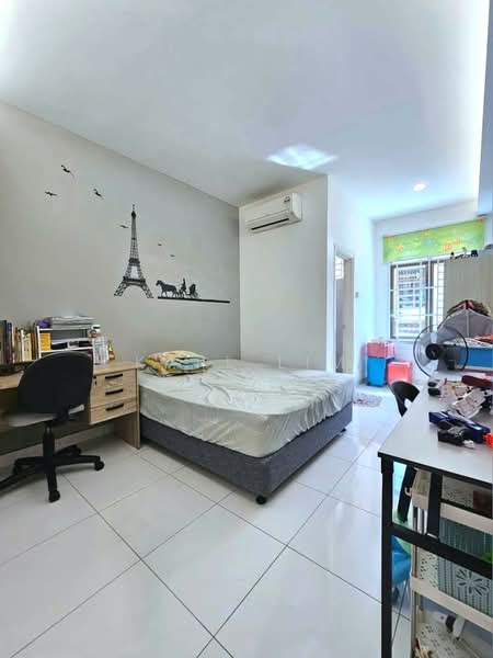 2-storey Terraced House for Sale in Bandar Dato Onn (Tebrau) - Karl Lim - Bedroom - PropertyGuru.com.my