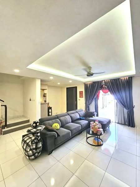 2-storey Terraced House for Sale in Bandar Dato Onn (Tebrau) - Karl Lim - Living Room - PropertyGuru.com.my