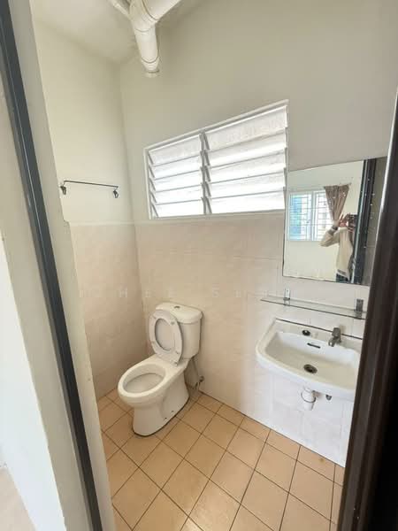 Pangsapuri untuk Disewa di Residensi Bistaria - Chee Seng - Bathroom - PropertyGuru.com.my