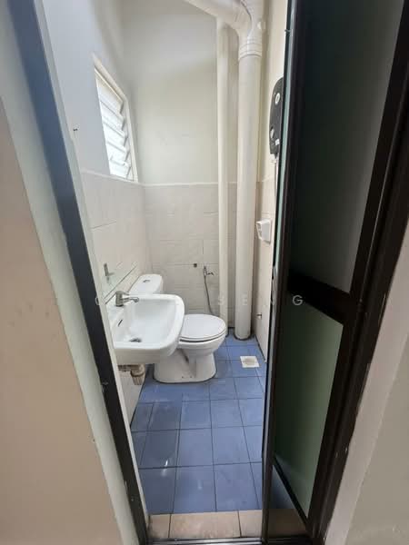 Pangsapuri untuk Disewa di Residensi Bistaria - Chee Seng - Bathroom - PropertyGuru.com.my
