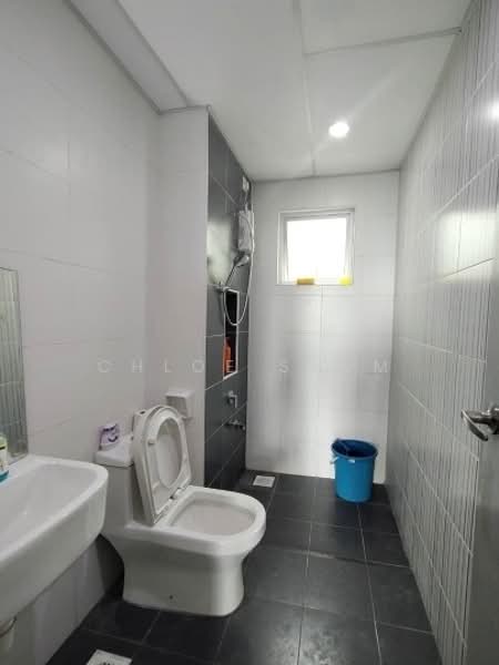 Apartment for Rent at D' Larkin Residence - Chloe Shum - Bathroom - PropertyGuru.com.my