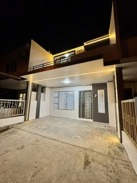Rumah Teres 2 Tingkat untuk Dijual di Setia Eco Gardens (Gelang Patah) - Joyce Tan - Car Porch - PropertyGuru.com.my