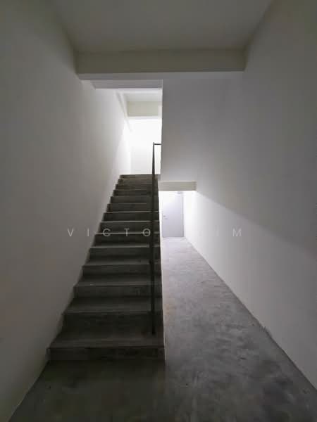 Factory for Rent in Bandar Baru Enstek (Bandar Enstek) - Victor Lim - Corridor - PropertyGuru.com.my