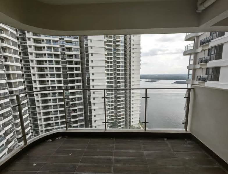 Kondominium untuk Dijual di Bay Laurel @ Country Garden Danga Bay - Linda . - Balcony - PropertyGuru.com.my