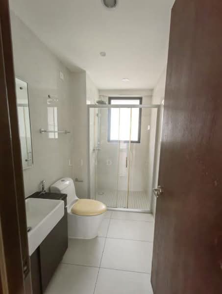 Kondominium untuk Dijual di Bay Laurel @ Country Garden Danga Bay - Linda . - Bathroom - PropertyGuru.com.my