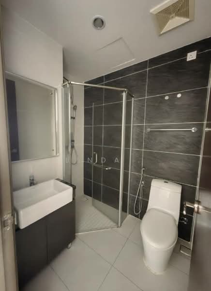 Kondominium untuk Dijual di Bay Laurel @ Country Garden Danga Bay - Linda . - Bathroom - PropertyGuru.com.my