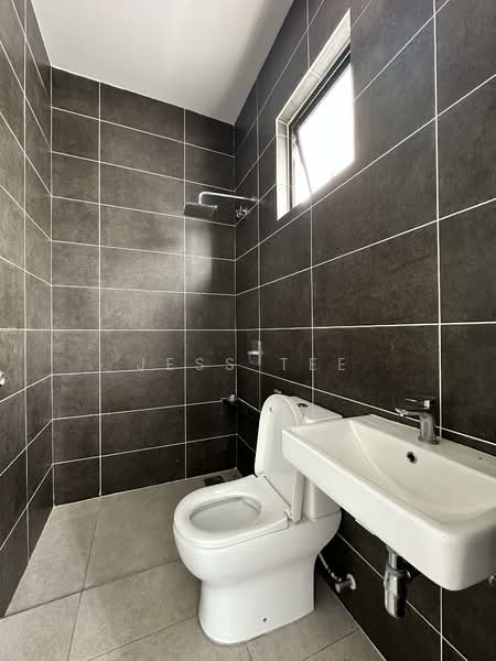 Semi-Detached House for Sale in Setia Utama (Setia Alam) - Jess Tee - Bathroom - PropertyGuru.com.my