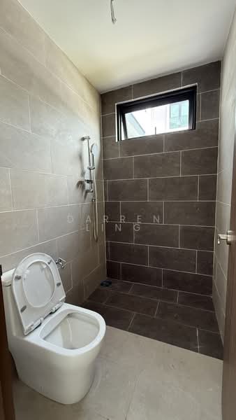 Rumah Berkembar untuk Dijual di Kuching (Sarawak) - Darren Ling - Bathroom - PropertyGuru.com.my
