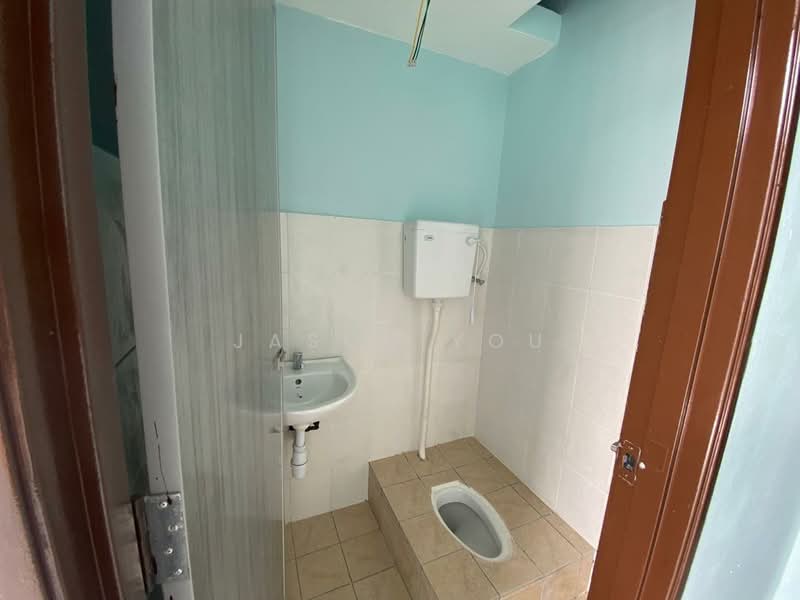 Kedai / Pejabat untuk Disewa di Taman Emas (Dengkil) - JASON YOU - Bathroom - PropertyGuru.com.my