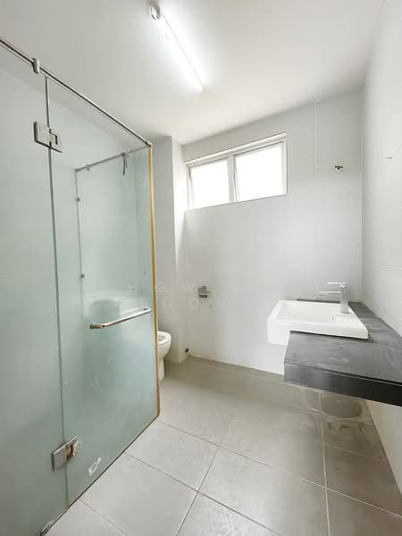 Rumah Bandar untuk Disewa di Puchong (Selangor) - Chow Kok Toong - Bathroom - PropertyGuru.com.my