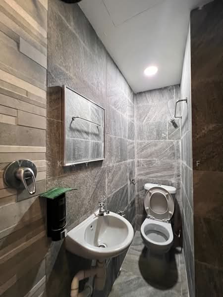 Hotel / Resort untuk Dijual di Pudu (KL City Centre) - Vickky Wong CF - Bathroom - PropertyGuru.com.my