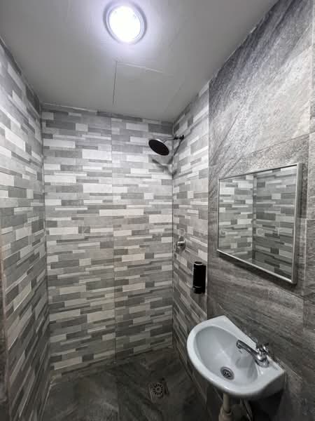 Hotel / Resort untuk Dijual di Pudu (KL City Centre) - Vickky Wong CF - Bathroom - PropertyGuru.com.my